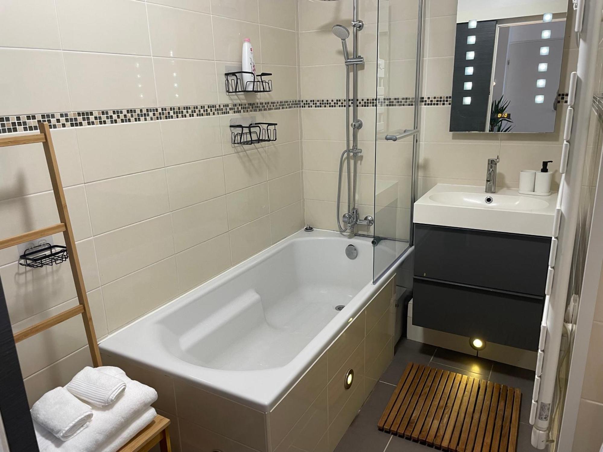 1 Bedroom With Garden, Train Station, Disneyland, Val D'Europe Bussy-Saint-Georges Eksteriør bilde